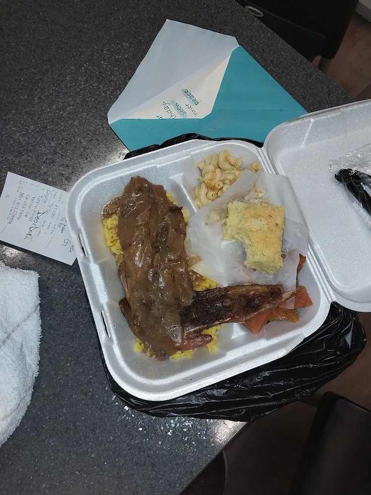 Turkey Wings with Macaroni Cheese